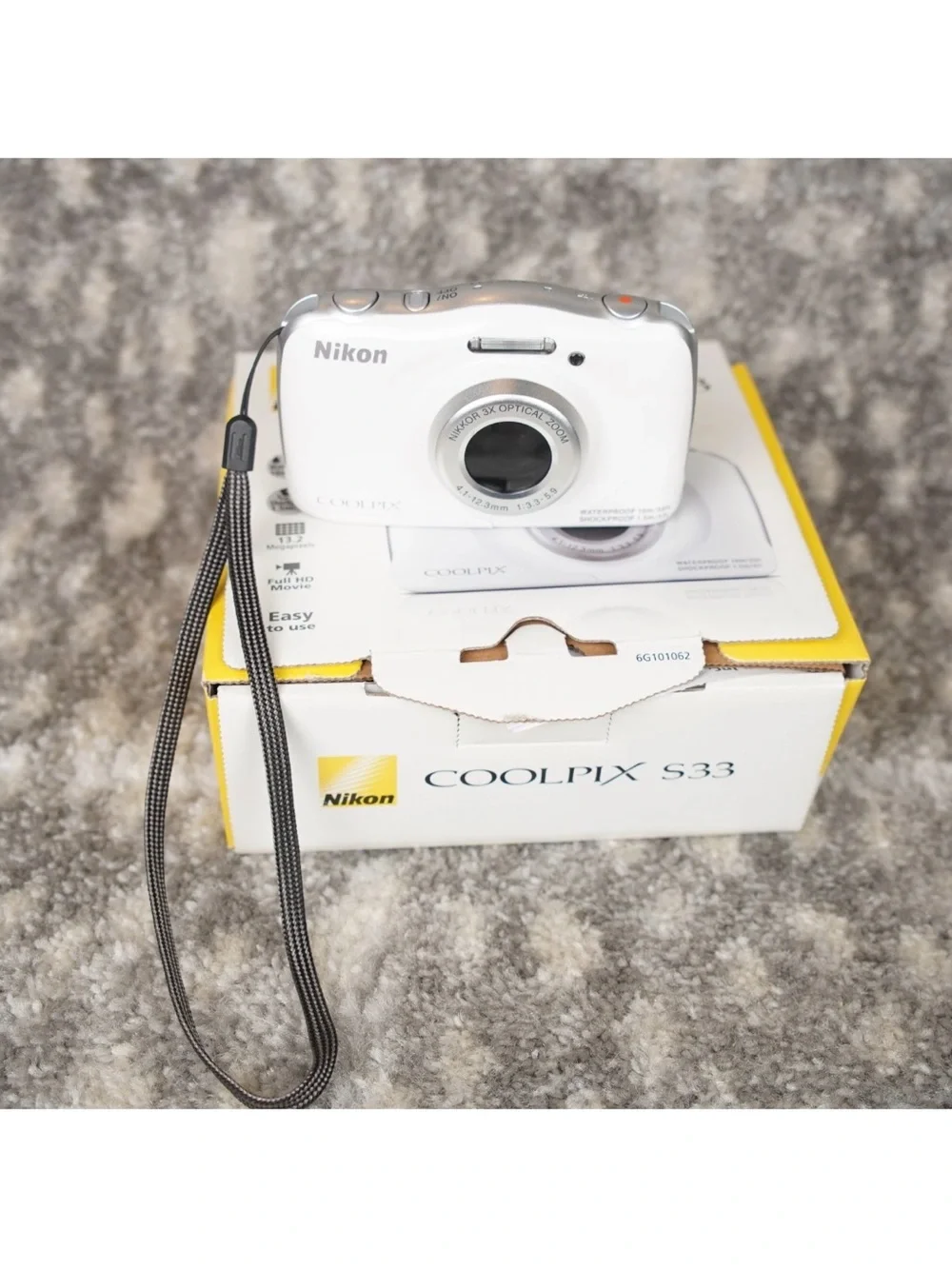 Nikon COOLPIX S33 13.2MP Waterproof Digital Camera With Box Tested Working